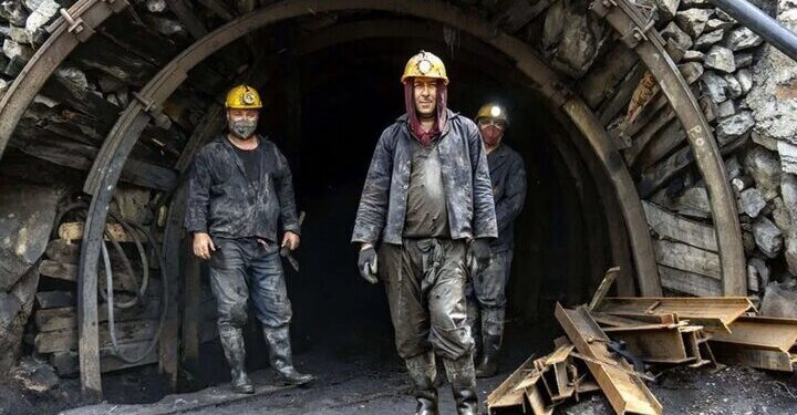 بسیاری از معادن کشور درآمد و هزینه شان مبهم است/ پولها به جای آنکه به خزانه دولت برود، غیرشفاف خرج می شود