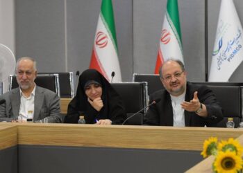 محمد شریعتمداری: ضعف کارشناسی و اشتباه سیاستگذاری در گذشته باعث گسست عمیق در زنجیره ارزش پتروشیمی شد