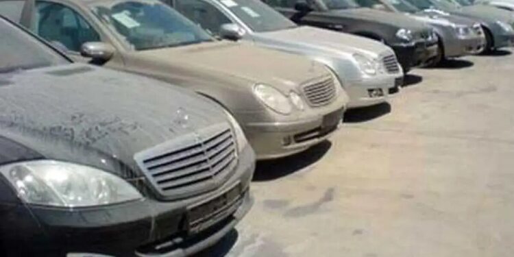 سفارت قزاقستان خودروهای وارداتی را مرجوع نکند، حراج میکنیم