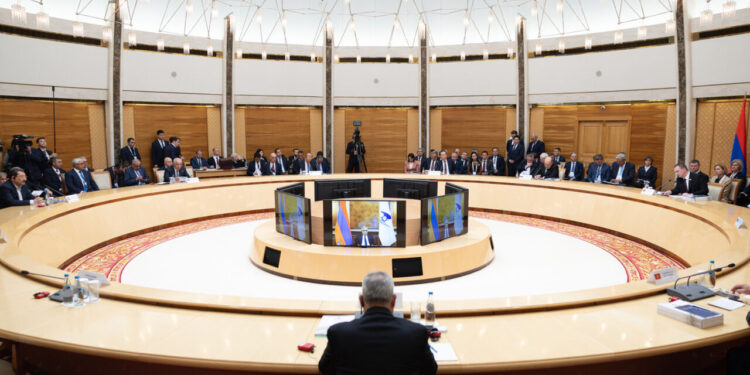 اجلاس نخست‌وزیران اوراسیا در مینسک/ مقام اتحادیه: همکاری ترانزیتی با ایران امیدبخش است