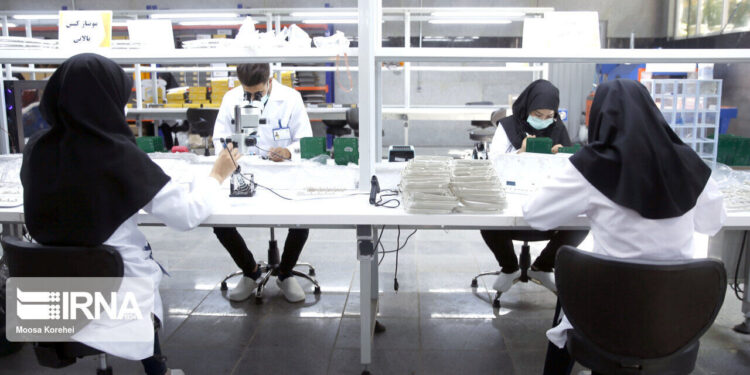 شرکت‌های دانش بنیان و فناور به واحدهای صنعتی وارد شدند/ هوشمندسازی ۳۸ فرودگاه کشور