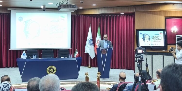 معاون وزیر صمت: صادرات غیرنفتی کشور با اصلاح سیاست ارزی به ۶۰ میلیارد دلار می‌رسد