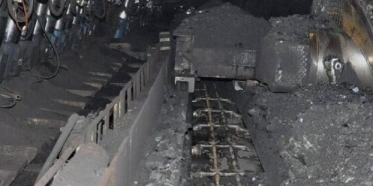 وجود ۷۱۵ معدن در آذربایجان‌غربی/ تزریق ۳۲۰ هزار میلیارد سرمایه جدید به صنعت استان