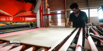 کاهش ۴۰ درصدی تولید کاشی و سرامیک به دلیل خاموشی خطوط تولید