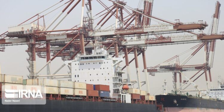 تحریم‌های نمادین، تجارت واقعی؛ اسنپ‌بک و اقتصاد ایران در دو مسیر متفاوت