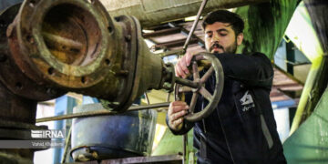 تمدید یک ماه بسته حمایتی صنایع/کارگروه مشترک اتاق ایران و بانک مرکزی تشکیل شود