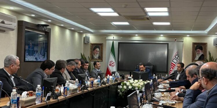 توسعه روابط خارجی با وجود تحریم‌ها/ معادن قفل شده فعال شوند