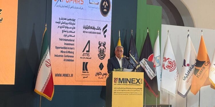 جذب سرمایه و برقراری روابط اقتصادی سازنده در بخش معدن با کشورهای همسایه