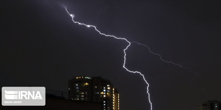 رگبار و رعد و برق در استان‌های شمالی و غربی کشور