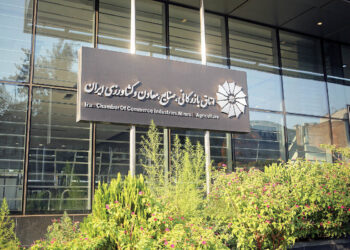 مشکل تأمین‌کنندگان کالاهای اساسی با فوریت رفع شود