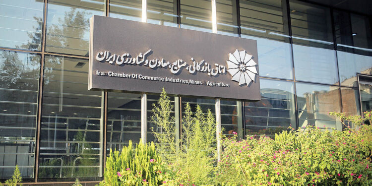 مشکل تأمین‌کنندگان کالاهای اساسی با فوریت رفع شود